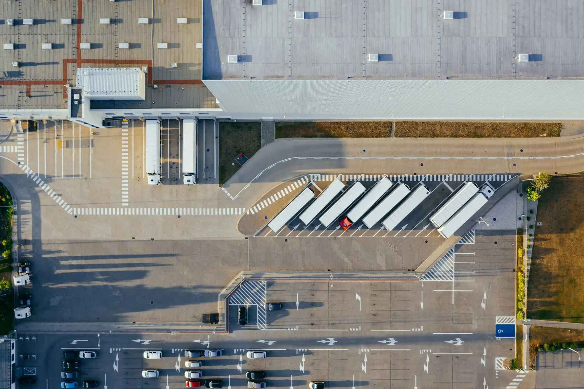 仓储物流作业场景（氛围配图）